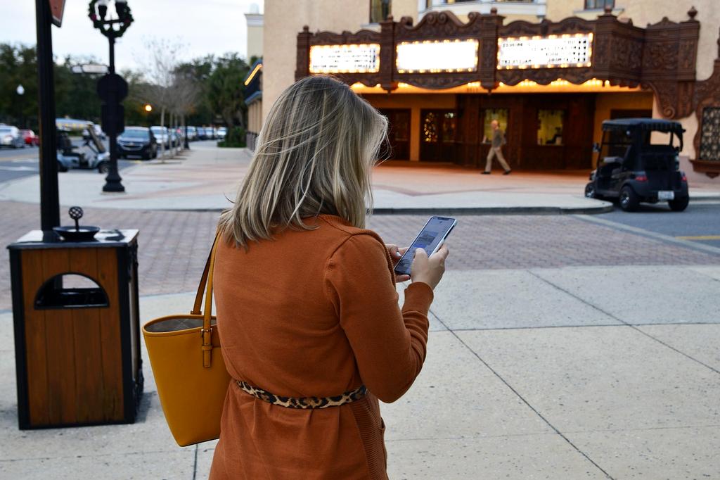 Cloud messaging service icon